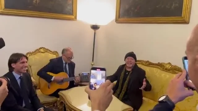 Gualtieri e Vasco cantano Albachiara