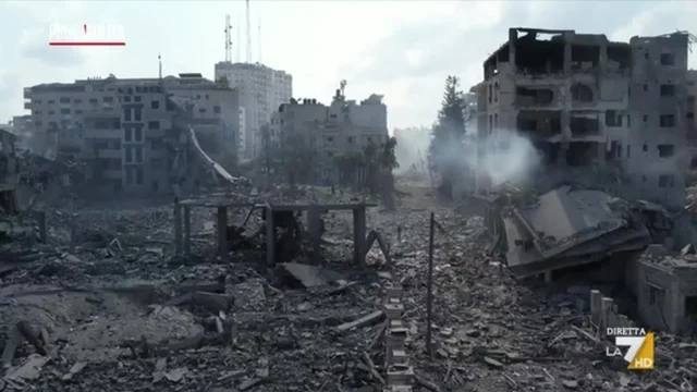 L’assedio dell’ospedale israeliano Al-Shifa di Gaza: le immagini dall’interno