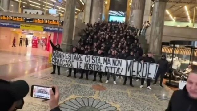 Ultras della Juventus alla Stazione Centrale di Milano: corteo con saluto romano e striscione contro i vandalismi