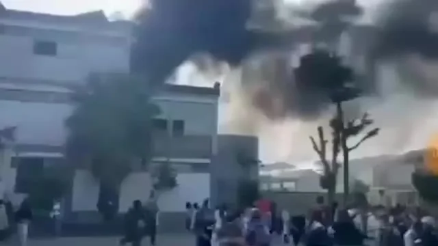 Castel Volturno, paura in una scuola: scoppia un incendio nella palestra