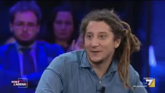 Sul tema pensioni, entra in studio a Non è L'Arena Filippo Roniolo, giovane di 32 anni a Partita Iva