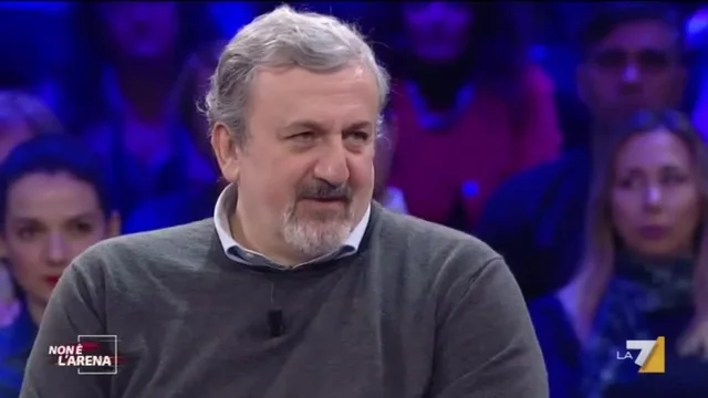 Michele Emiliano (Pd): 'Sono fuori dalla chat di Renzi, mi sono meravigliato si sia dimesso'