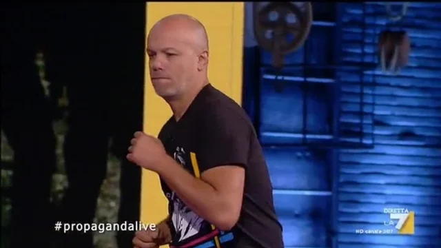 Diego Bianchi e la camminata di Giuseppe Conte a Propaganda Live