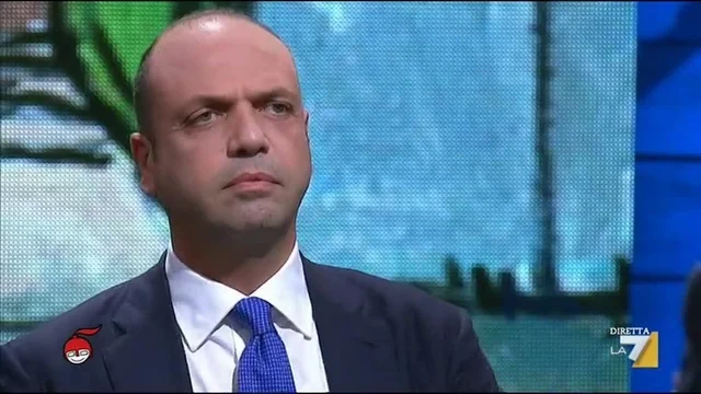 Il ministro degli Interni Alfano a conclusione dell'apertura del Giublieo