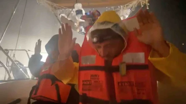 Forze israeliane contro la Global Sumud Flotilla: idranti sulle navi