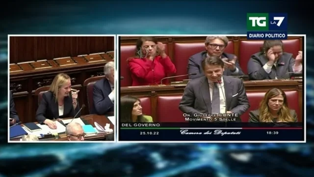 Camera, Conte contro Meloni: "Sorrida, sorrida...". E lei risponde così