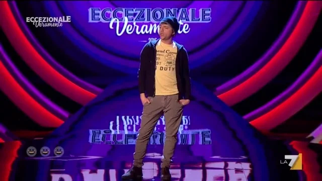 Giovanni D'angella convince la giuria che però lo vedrebbe meglio con una spalla, e se la facesse Cirilli?