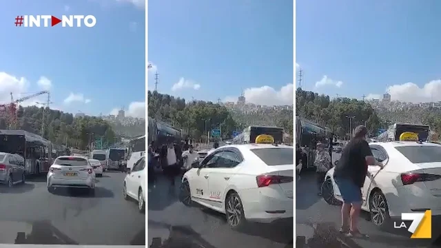 Attentato a Gerusalemme: il video shock del panico tra autobus e auto sotto attacco