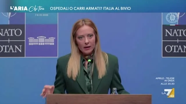 Ospedali o carri armati? Italia al bivio