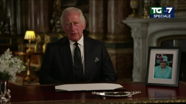 Regno Unito, Carlo III: "Vi servirò per tutta la vita, come mia madre. Amore per Harry e Meghan"