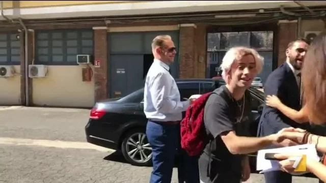 L'arrivo di Jimmy Bennett presso gli studi di Non è L'Arena