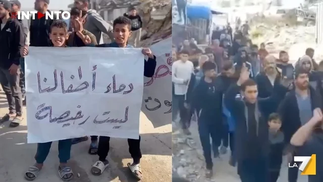 Manifestanti pro e anti-Hamas in diverse località di Gaza