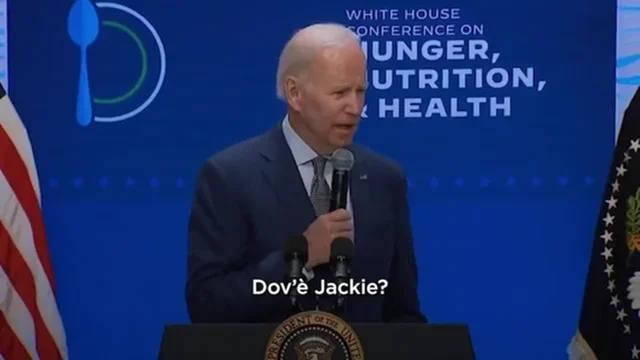 Gaffe di Joe Biden: "Dov'è Jackie?”. Ma la deputata è morta ad agosto