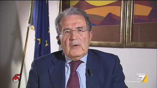 L'intervista a Romano Prodi sul suo nuovo libro Il piano inclinato e sull'attualità politica