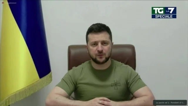 Zelensky al Parlamento francese: "Vostre imprese in Russia finanziano l'uccisione di donne, bambini e soldati"
