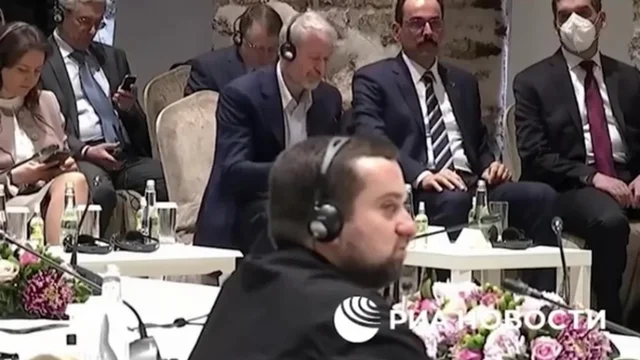 VIDEO | Sospetto avvelenamento Abramovich: il magnate russo in Turchia per i negoziati tra Russia e Ucraina