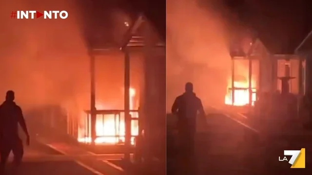 Incendi a Ostia, rogo doloso dopo la sentenza sulle concessioni balneari