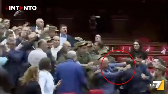 Rissa in Parlamento in Armenia: seduta sospesa dopo scontro tra deputati