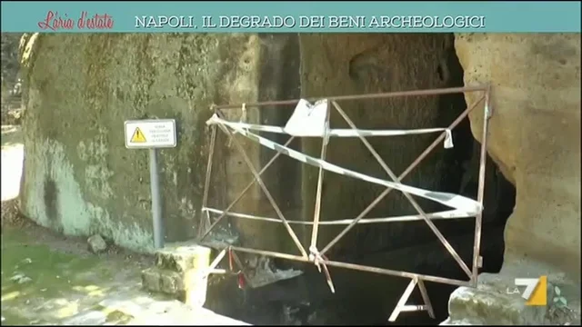 Napoli, il degrado dei beni archeologici