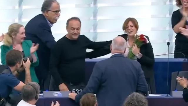 Ilaria Salis, il Parlamento europeo conferma l'immunità: il video del voto
