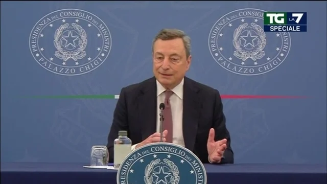Mario Draghi: "Invito tutti gli italiani a vaccinarsi, il Green pass è una condizione per tenere aperte le attività economiche"