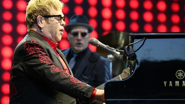 Regina Elisabetta, il commovente omaggio di Elton John: "La notizia più triste"