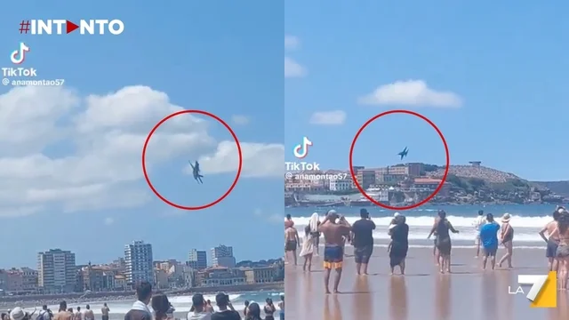Aereo vola troppo basso sull’acqua e sulla folla e rischia lo schianto: paura a Gijón