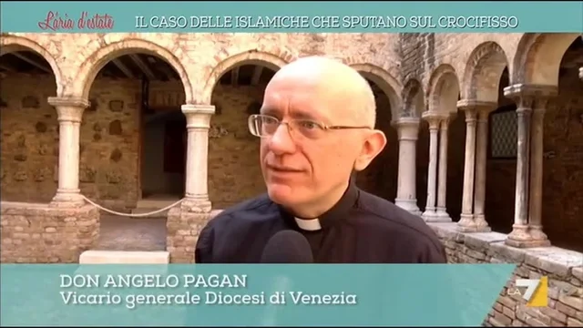 Il caso delle islamiche che sputano sul crocifisso