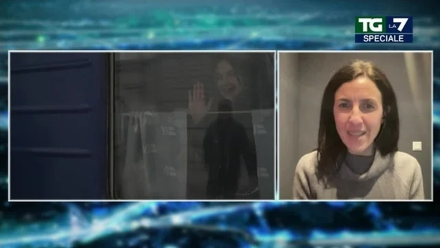 "Una figlia saluta i genitori che restano", Francesca Mannocchi commenta le immagini delle persone in fuga dall'Ucraina