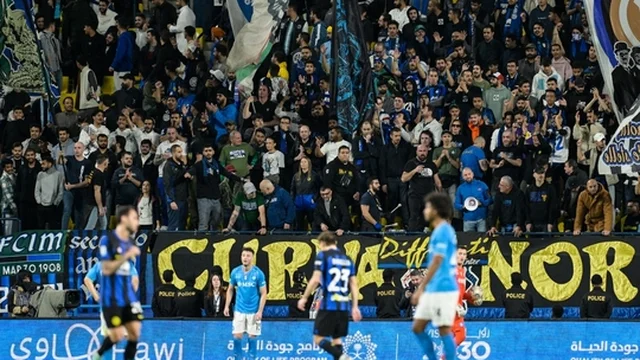 Finale di Supercoppa, fischi durante il minuto di silenzio per Gigi Riva: ecco perché