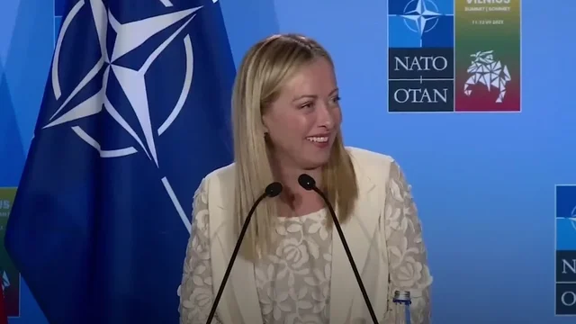Il fuori onda di Giorgia Meloni dopo la conferenza stampa: "Malissimo..."
