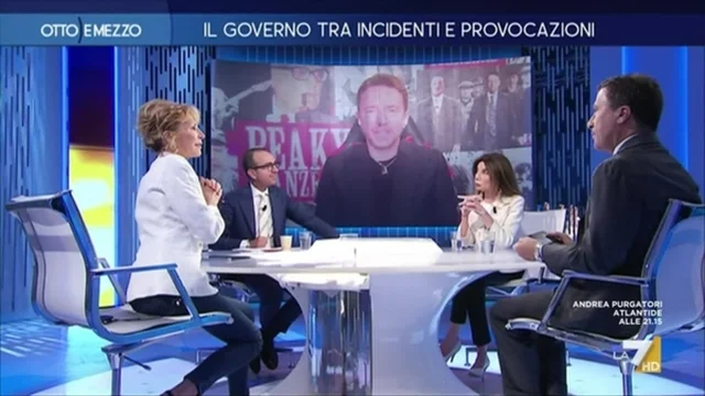 La stoccata di Scanzi: "Etica della verità di bocchinio? Stiamo messi male". "Tra pensiero e te ci fu una rottura da bambini..."