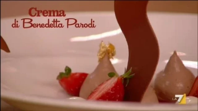 Crema al Latte con Biscotti e Lamponi