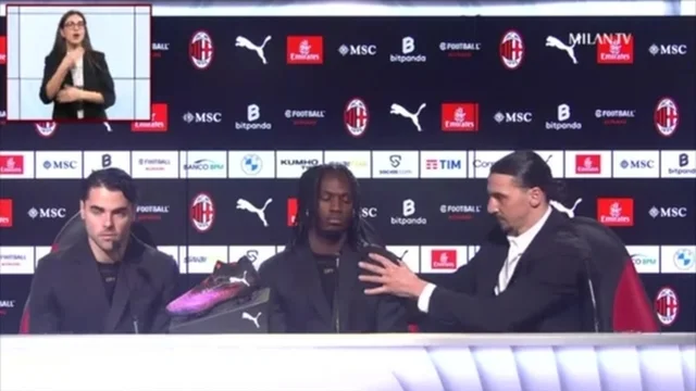Milan, Zlatan Ibrahimovic corregge la postura di Bondo: il gesto cattura l'attenzione