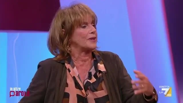 Lella Costa sul caso Modena e l’omicidio di Bakari Sako a Taranto: “Salvini in questo secondo caso cosa dice?”