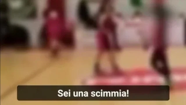 Rimini, insulti razzisti durante la partita di basket: "Sei una scimmia!"