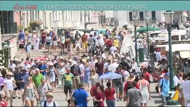 Venezia ferita dal turismo di massa