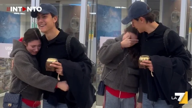 Una fan incontra Dybala in aeroporto e si emoziona: il video