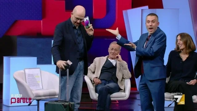La gag di Saverio Raimondo sul 'caso Fassino' e l'antitaccheggio