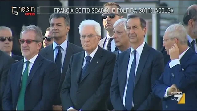 Francia sotto scacco e politica sotto accusa