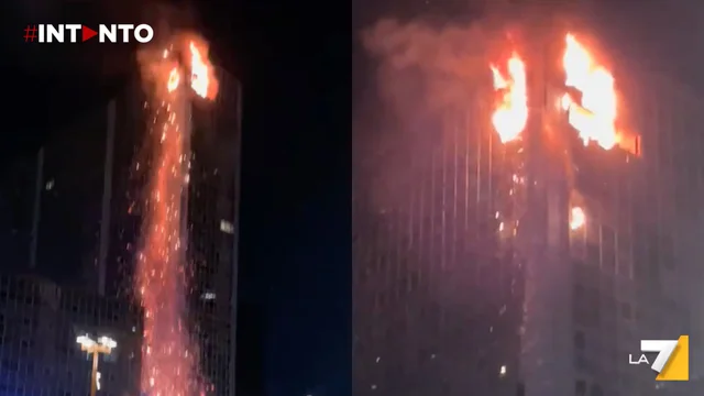 Incendio al Centro Direzionale di Napoli: due piani di un grattacielo distrutti dalle fiamme