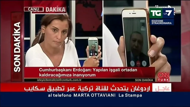 Colpo di Stato in Turchia - Erdogan parla ai turchi attraverso lo smartphone: Io sono ancora il Presidente