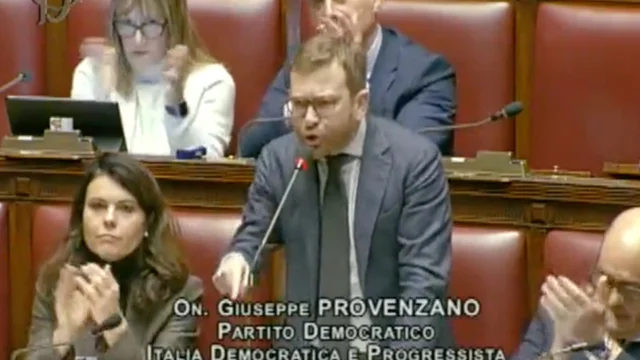Provenzano: "Donzelli si deve vergognare!". L'Aula rumoreggia