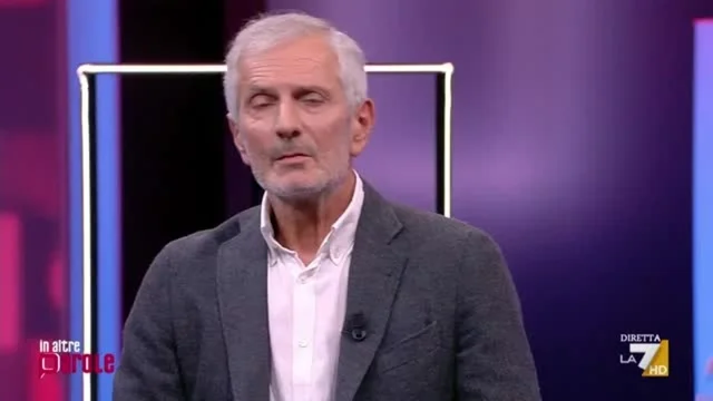 Referendum giustizia, il Sì propone Corona come testimonial, Carofiglio: “Non mi sorprenderebbe”