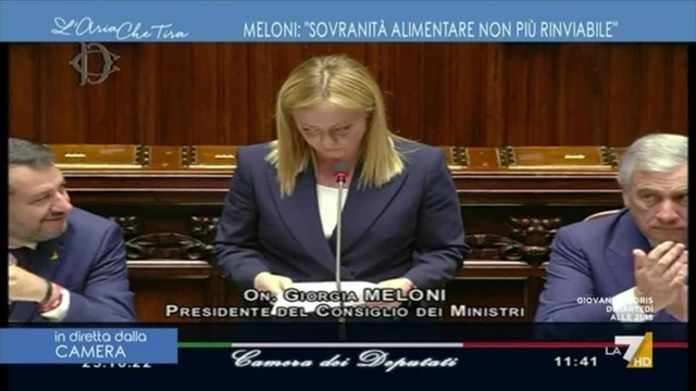 "Sto a morì", Giorgia Meloni a Salvini in una pausa del suo discorso