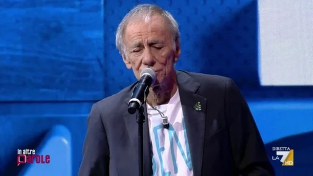 Luci a San Siro, dirige l’orchestra il Maestro Rocco Tanica. Canta Roberto Vecchioni.