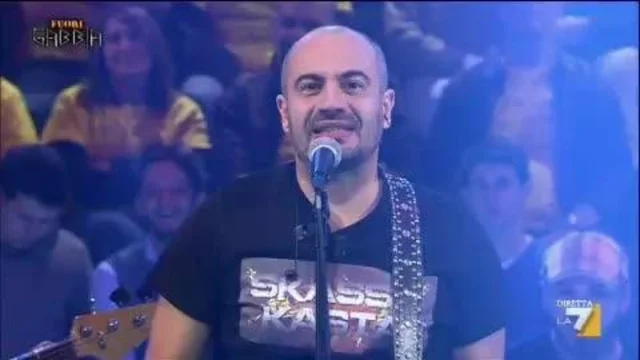 Gianluigi Paragone e la SkassaKasta in 'Destra Sinistra' di Giorgio Gaber