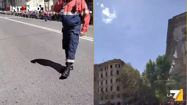 Folla di fedeli a Santa Maria Maggiore in attesa del feretro di Papa Francesco