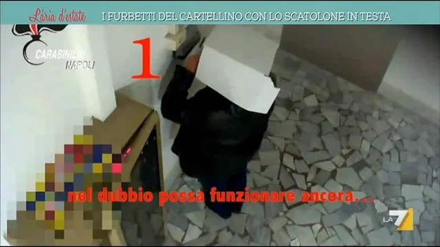 I furbetti del cartellino con lo scatolone in testa