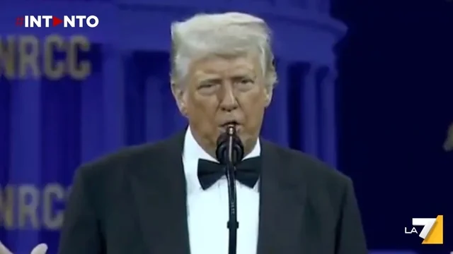 Dazi, Trump: "I Paesi mi chiamano e mi baciano il c**o. Muoiono per fare accordi"